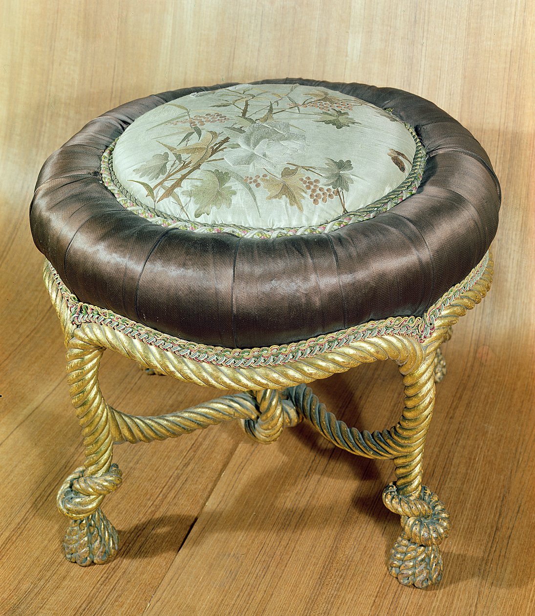 Pouffe，第二帝国风格（木材和丝绸） 作者 法语学校