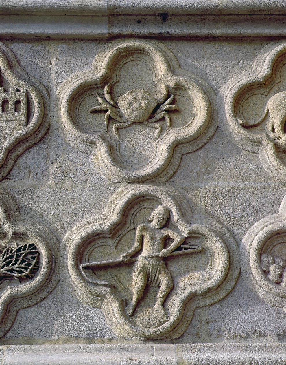 Quatrefoils描绘巨蟹座和六月，c.1220 作者 法语学校