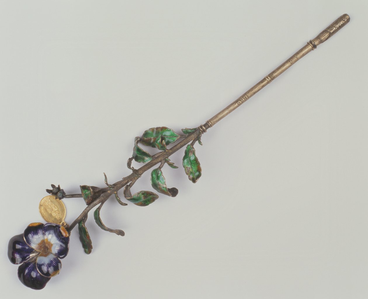 Quill笔杆与三色堇，1862年（银和珐琅） 作者 法语学校