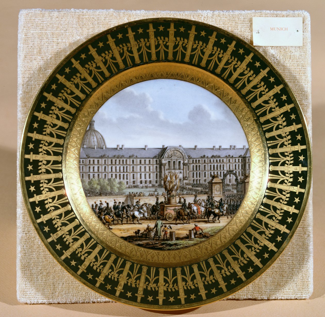 Sevres盘子描绘了弗雷德里克二世（1712-86）伟大的剑在荣军院（瓷器）的到来 作者 法语学校
