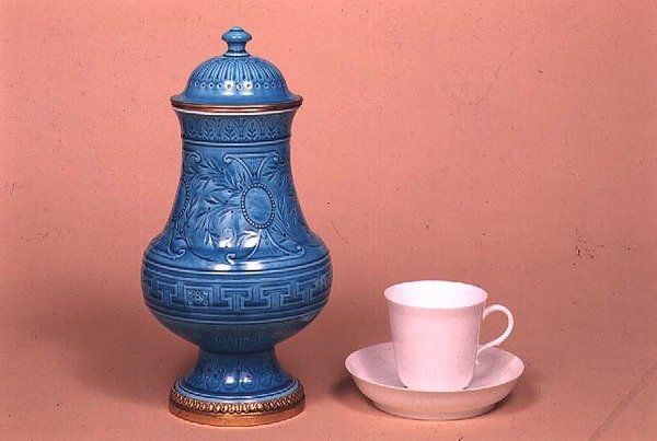 塞夫勒花瓶 作者 法语学校