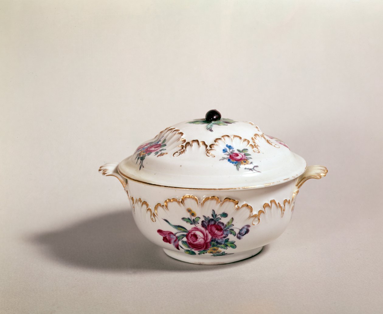 汤碗，图尔奈，1775-80（瓷器） 作者 法语学校