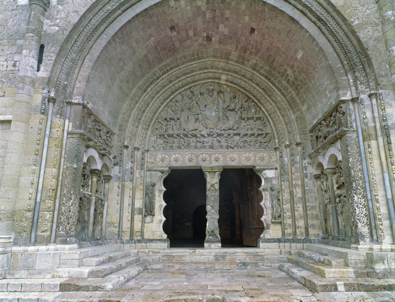 南门户，建于c.1115 作者 法语学校