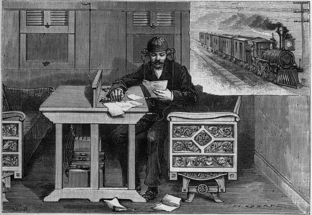 运行中的火车的电话通讯，托马斯-爱迪生系统（1847-1931）：一个配备电话设备的员工在行驶中的车厢内接收一个标本。雕刻在 "La Nature.科学及其在艺术和工业中的应用》杂志中的版画。 作者 法语学校
