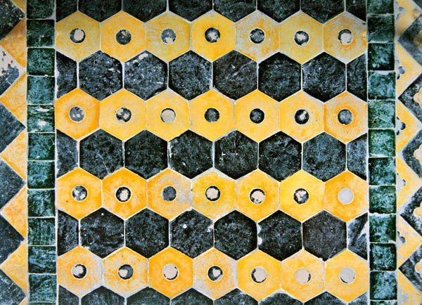 Saint Cucuphas教堂的瓷砖（陶瓷）（另见379715） 作者 法语学校