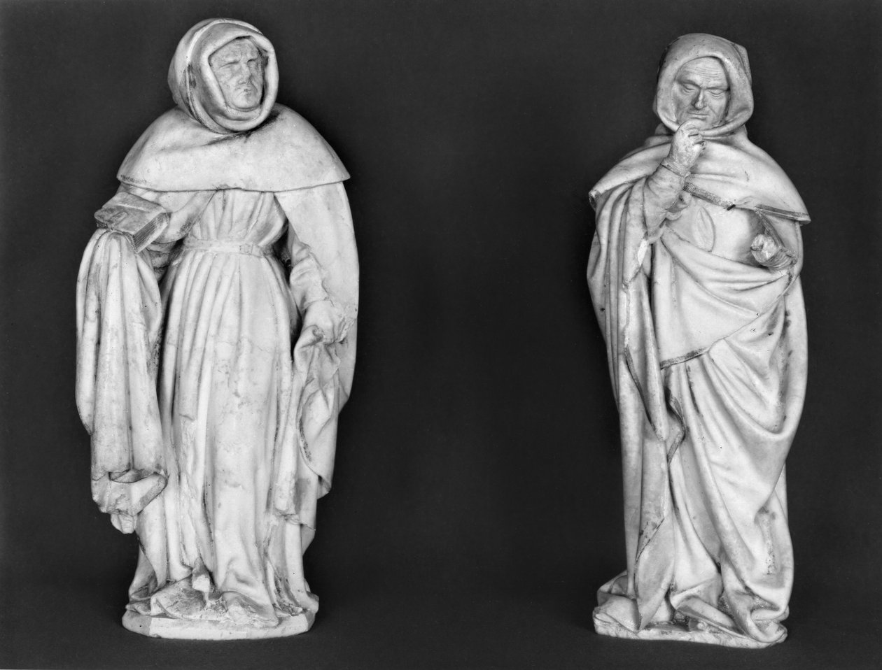 两位送葬者，来自Duc Jean de Berry墓（1340-1416）c.1450-53（雪花石膏） 作者 法语学校