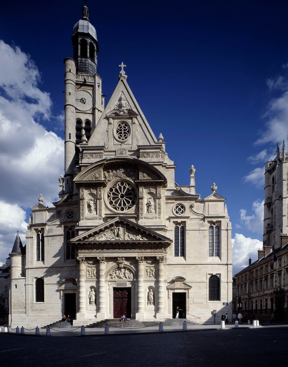巴黎第五区的圣艾蒂安-杜蒙特（Saint-Etienne du Mont）教堂的外墙景观（与Leemage机构相同）。 作者 法语学校