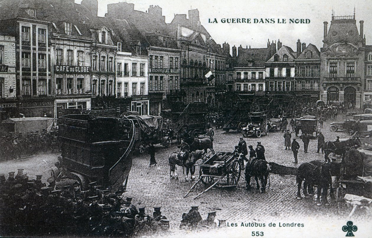 北方战争：1915年白求恩主要广场上的英国远征军伦敦公共汽车（photolitho） 作者 法语学校