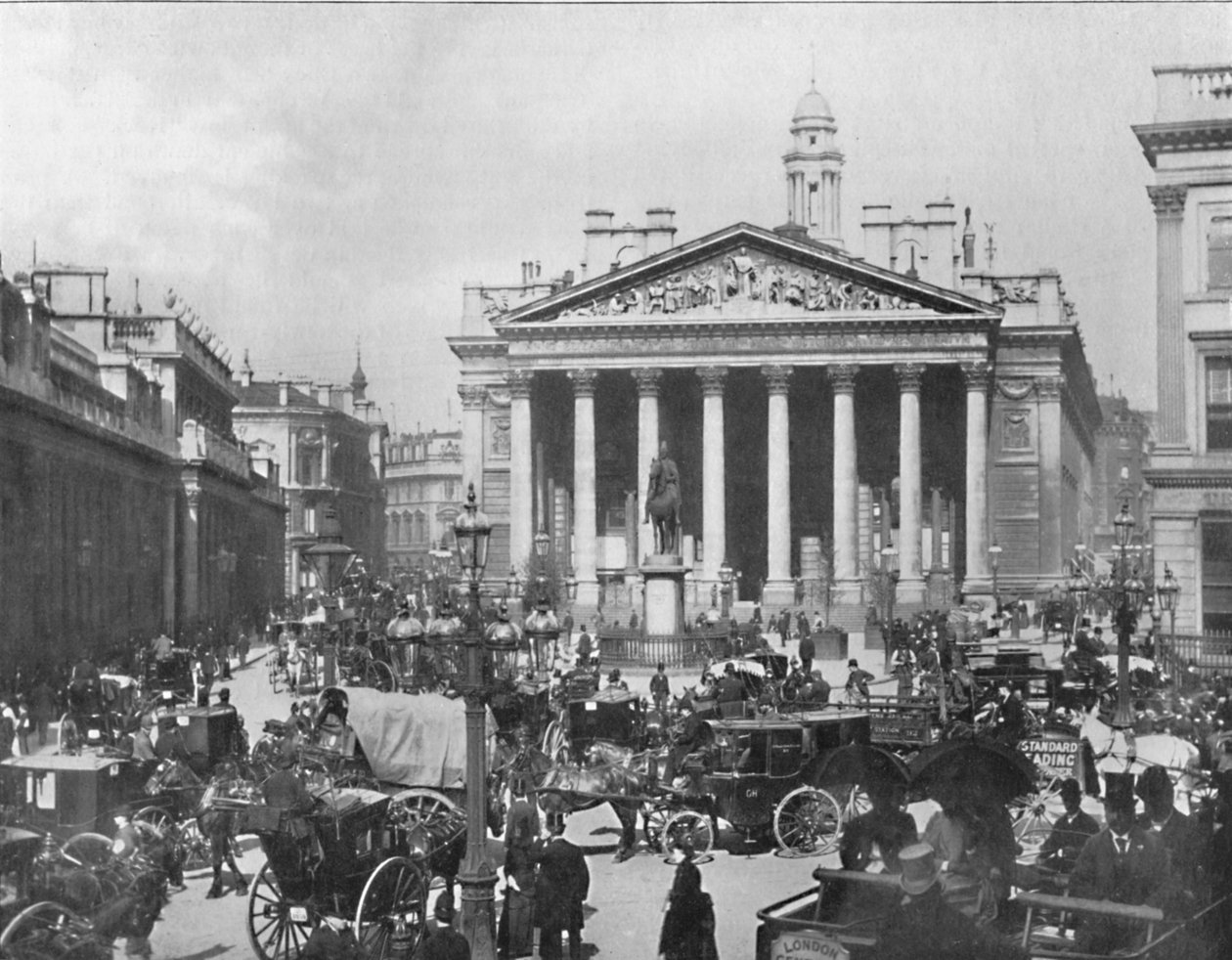 一个繁忙的角落-皇家银行和英格兰银行，1909年。 作者 弗里斯公司