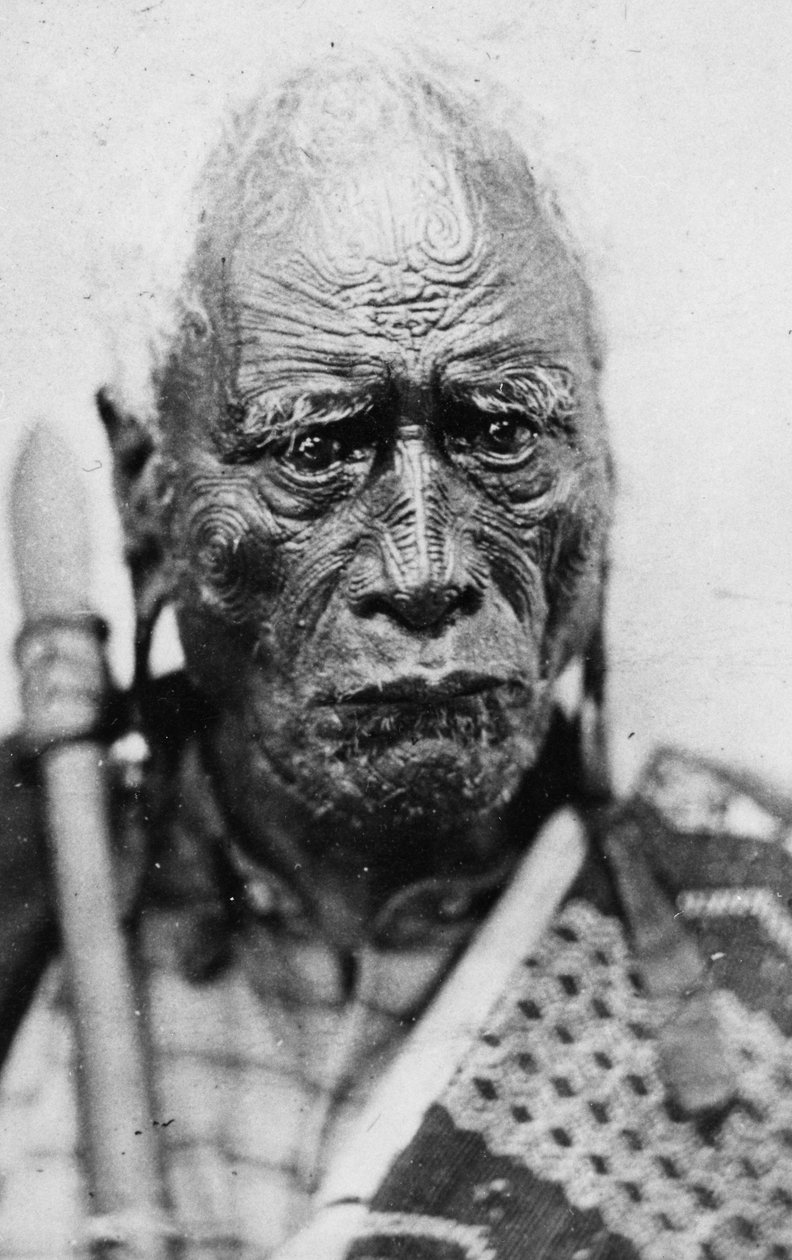 毛利男子的肖像，Taraki Ngakuti是Tumuhuia，带有&39;Moko&39;面部纹身，1860年代 作者 GW主教