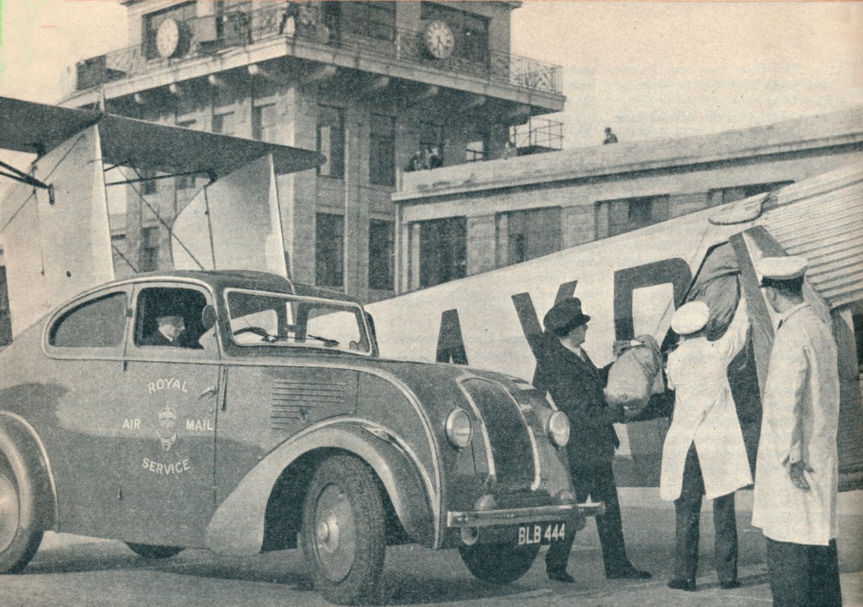 克罗伊登机场（Croydon Airport）上的帝国航空公司班轮上装载邮件，c1936 c1937 作者 GPO