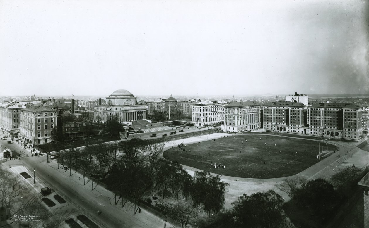 哥伦比亚大学校园位于纽约市西南部，1910年 作者 GP堂和儿子