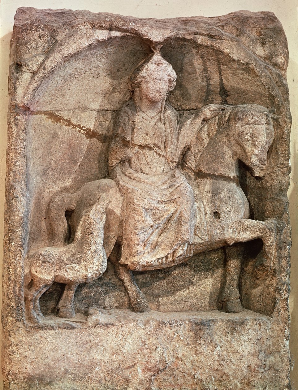 代表Epona，高卢女神和马匹，骑手和旅行者保护者的救济，来自Mellicey，Saone-et-Loire，公元前50年 - 公元400年 作者 加洛·罗马