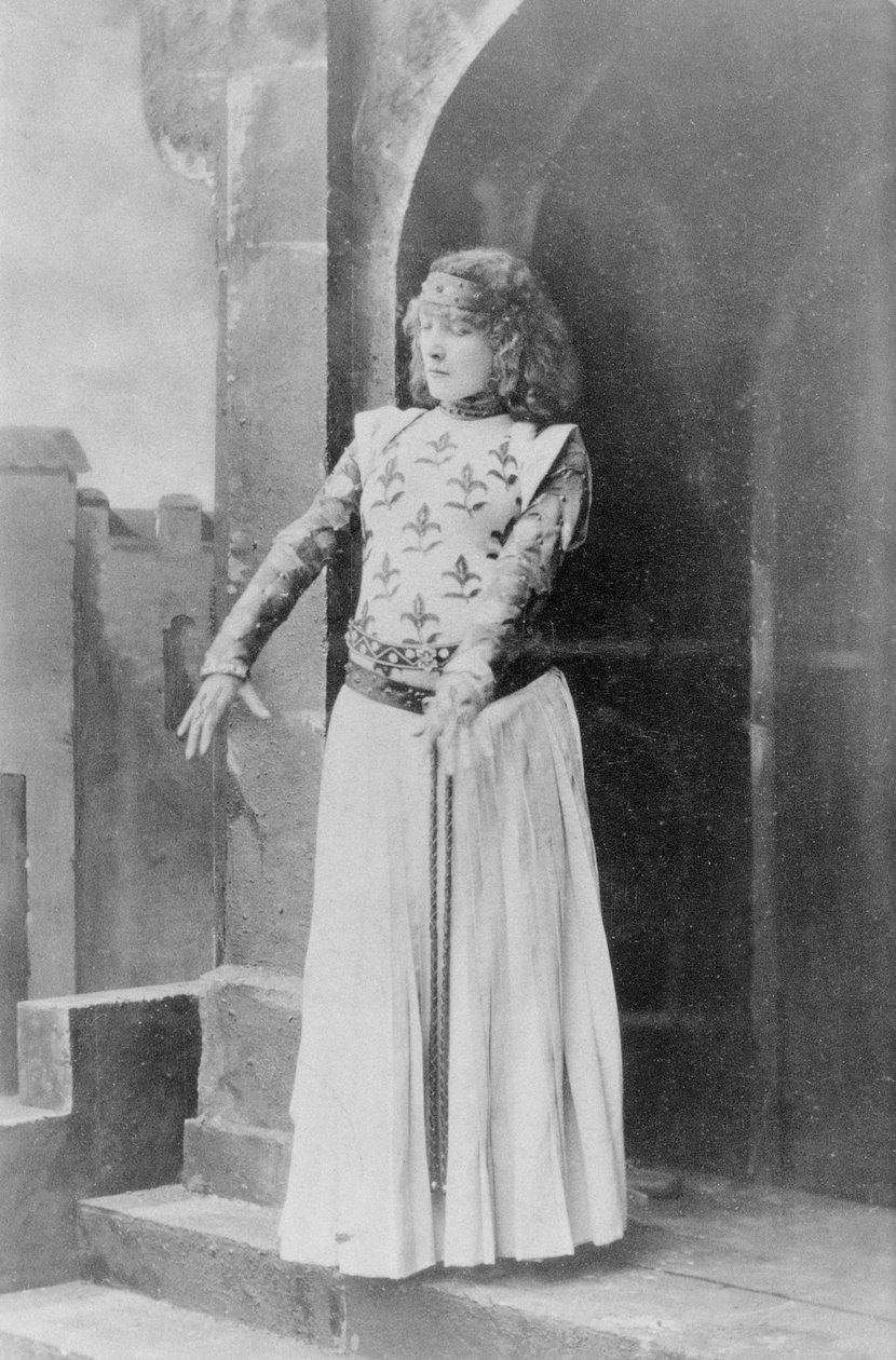 莎拉伯恩哈特（1844-1923）在埃米尔莫罗的“Le Proces de Jeanne d&39;Arc”中担任圣女贞德的角色，1909年 作者 纳达尔