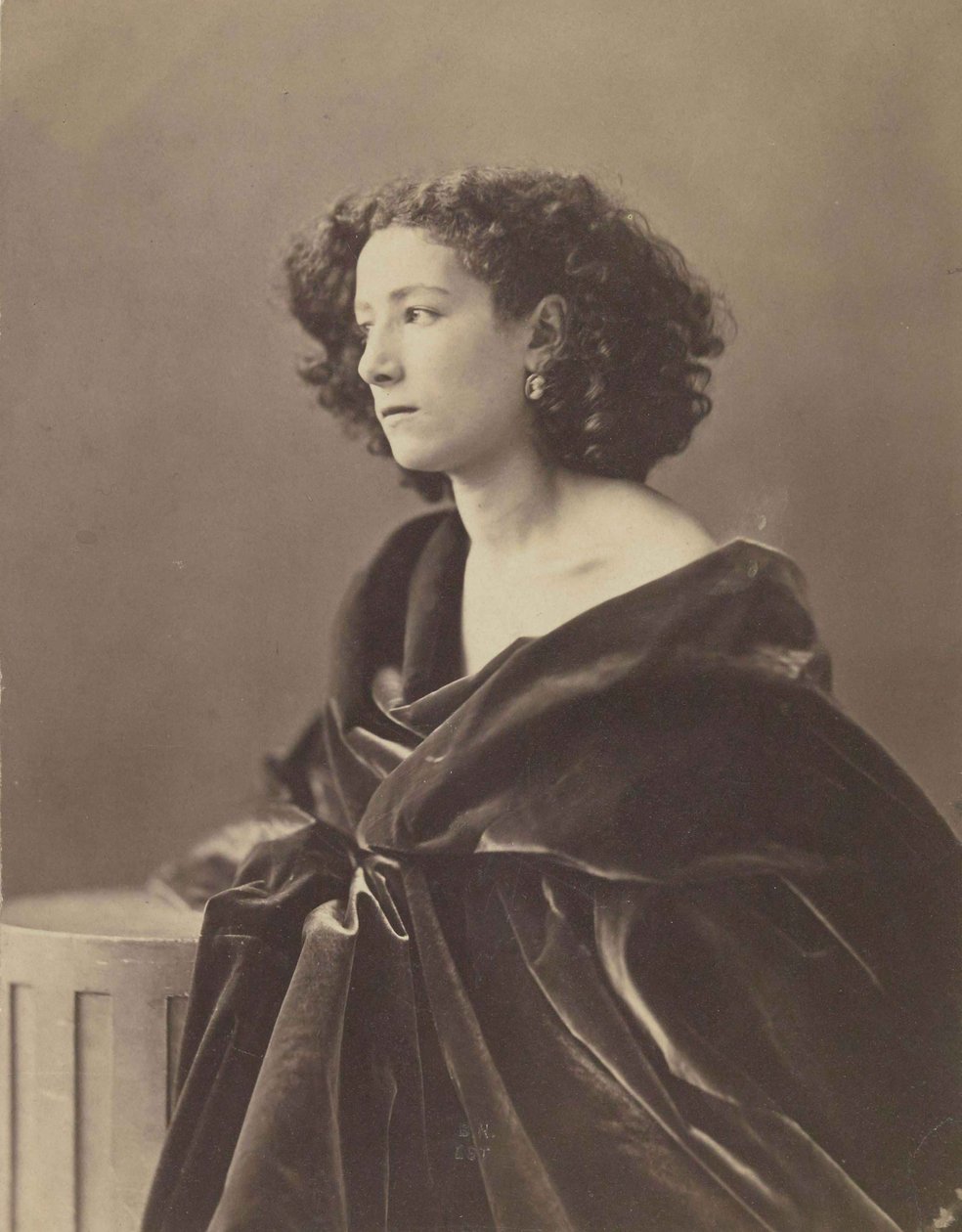 莎拉·伯恩哈特（Sarah Bernhardt）肖像1844-1923年，1864年。 作者 纳达尔