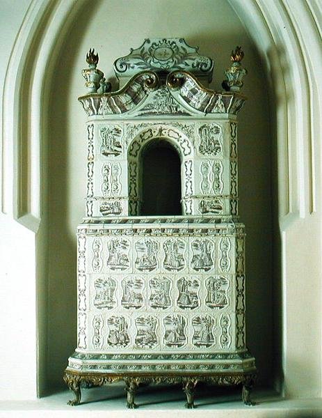 炉子，约1760年（瓦片上有铅和金的釉）。 作者 格但斯克学校