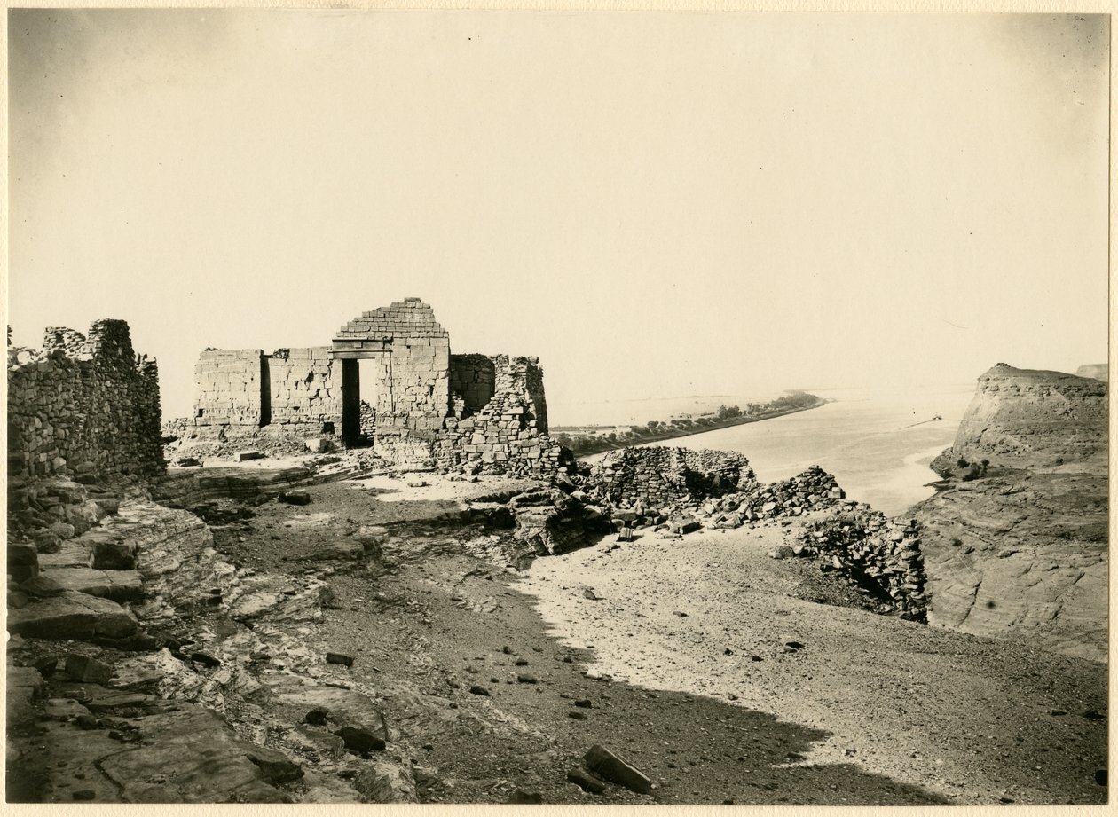 神庙遗址，背景为尼罗河，埃及 Qasr Ibrim，Georg Steindorff 拍摄，约 1930 年 作者 乔治·斯坦多夫