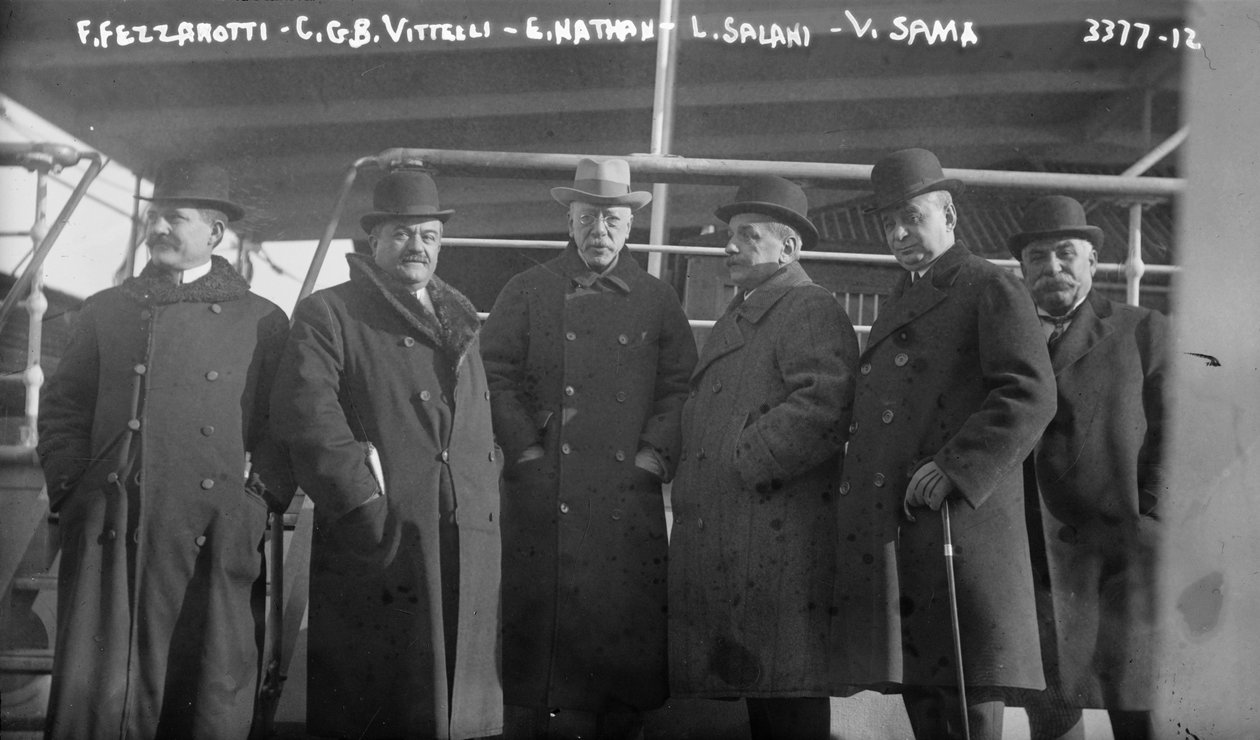 F. Fezzarotti，CGB Vittelli，E。Nathan，L。Salani和V. Sama在1915年从意大利到纽约的远洋客轮美国 作者 乔治·格兰瑟姆·贝恩