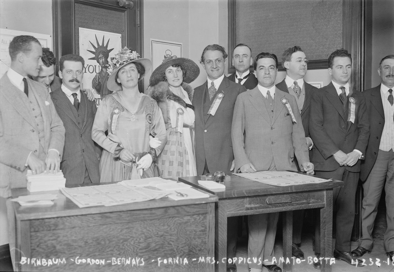 歌剧演唱家和音乐家于1917年在纽约市伊奥利亚厅开设歌剧自由贷款办公室 作者 乔治·格兰瑟姆·贝恩