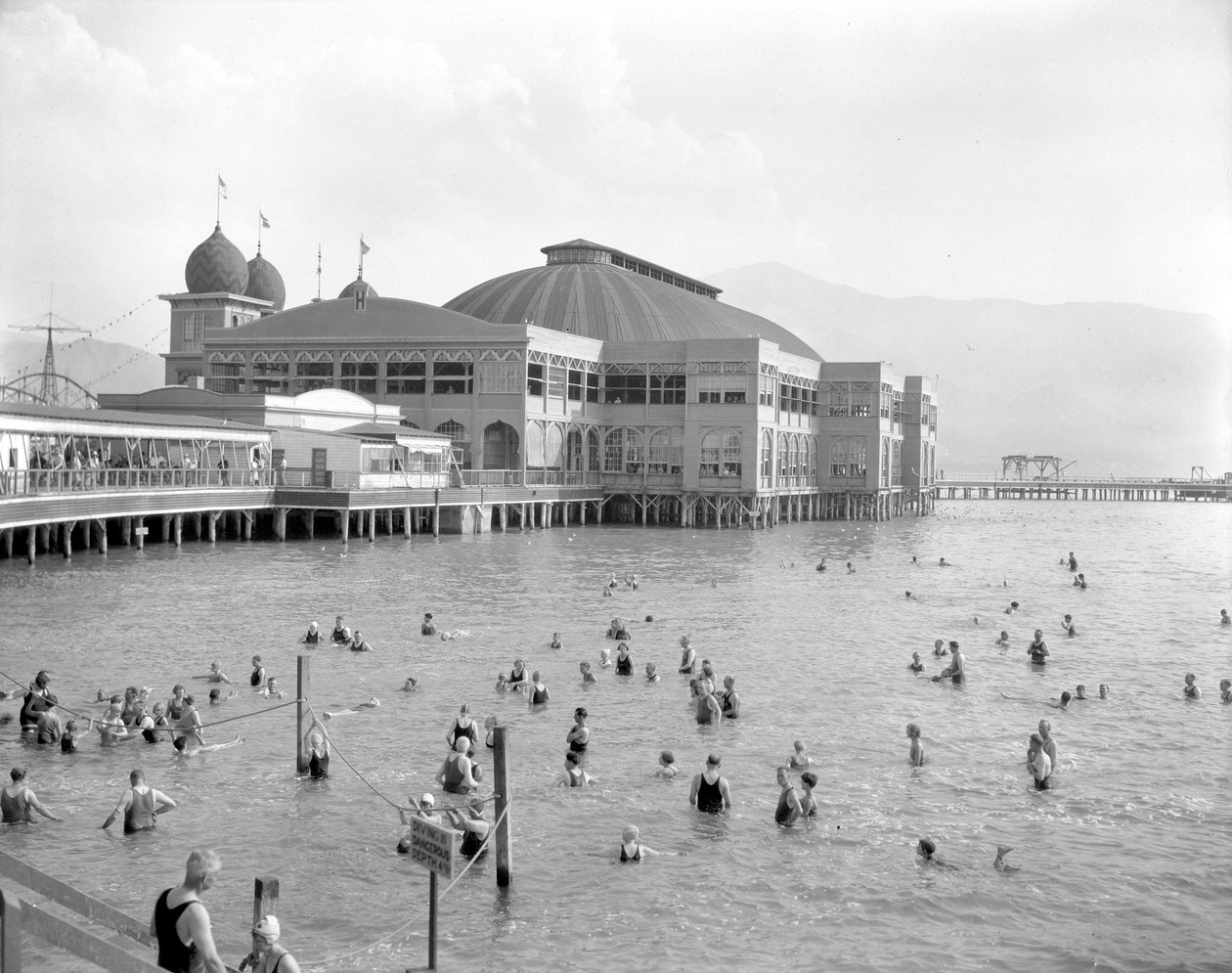 Saltair  -  Pavilion，c.1925-30 作者 乔治·莱特尔·比姆