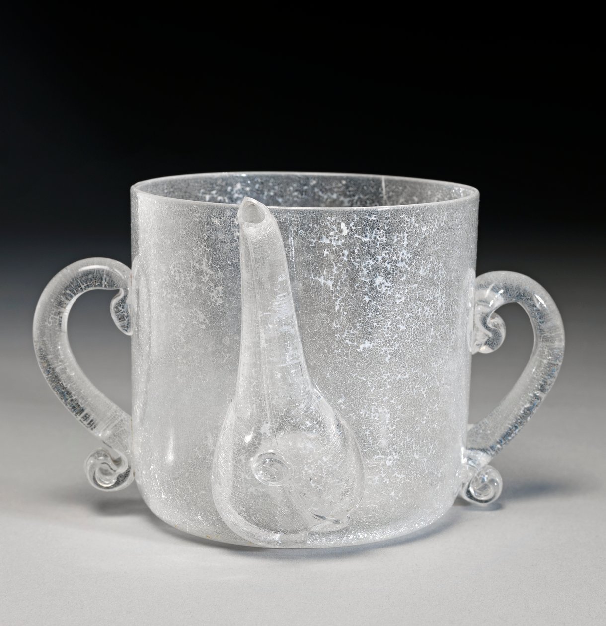 Posset Pot（吹制铅玻璃） 作者 乔治·拉文斯克鲁夫特
