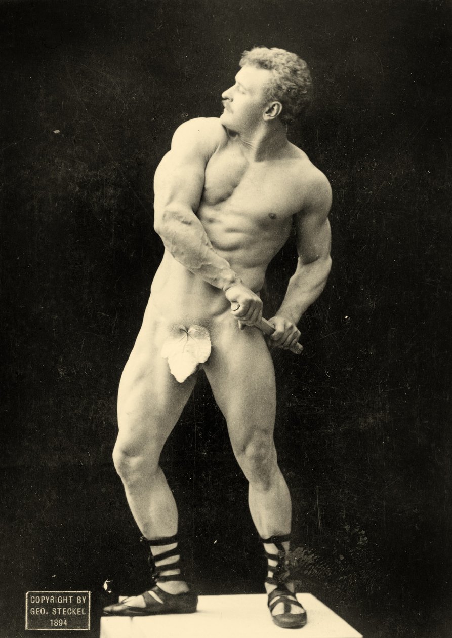 Eugen Sandow用经典的古希腊罗马姿势画剑，c.1894 作者 乔治·斯特克尔