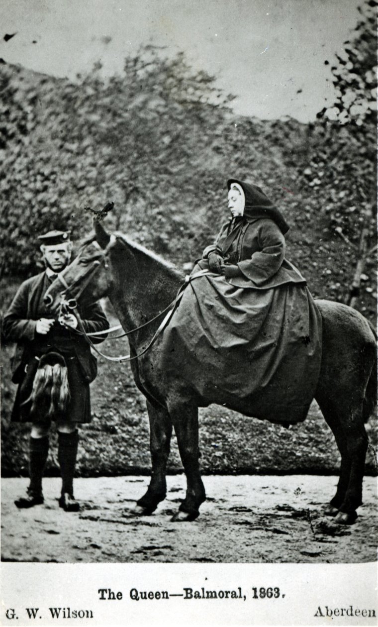维多利亚女王（1819-1901）在巴尔莫勒尔骑马，1863年 作者 乔治·华盛顿·威尔逊