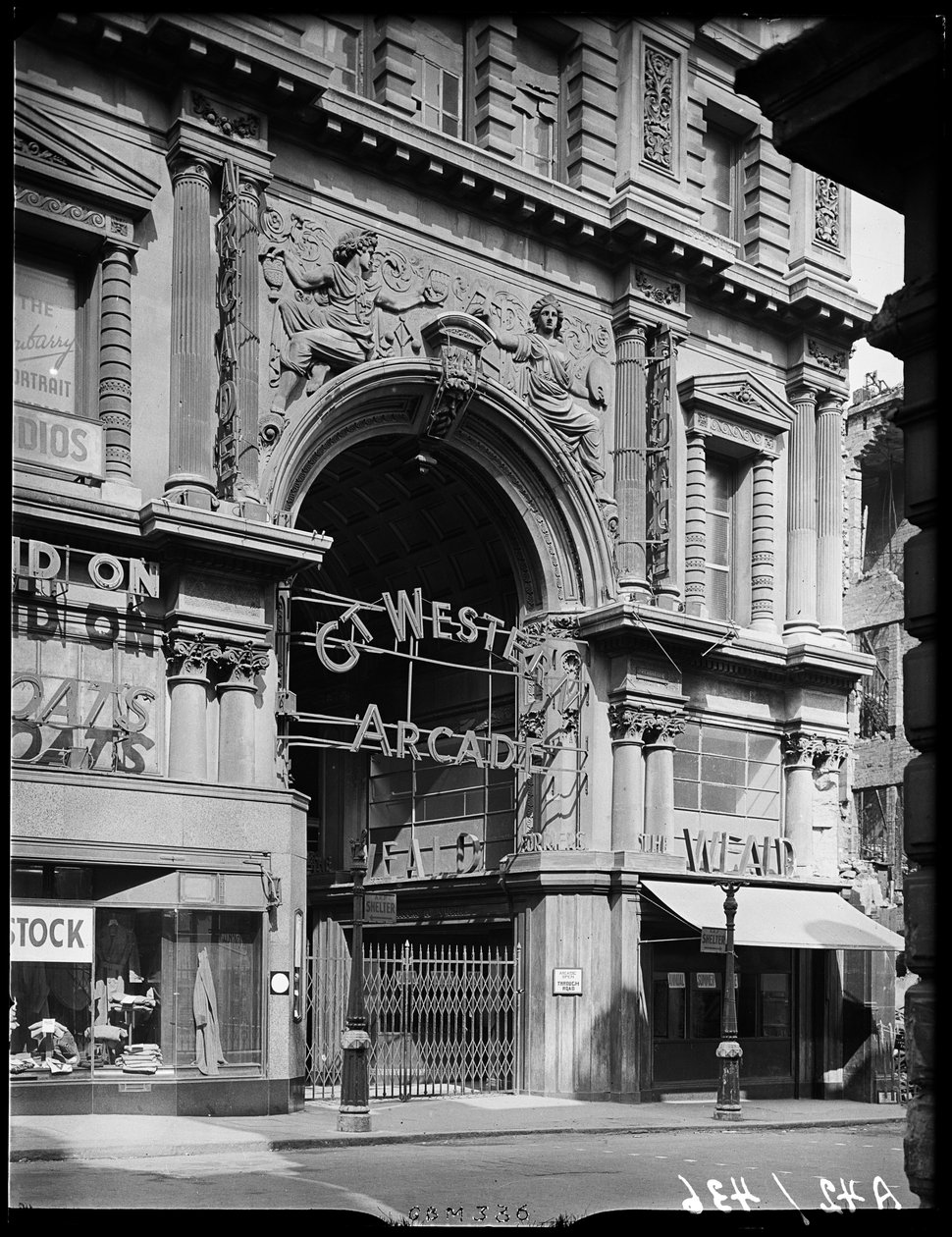 伯明翰Temple Row的Great Western Arcade，1941年。 作者 乔治·伯纳德·梅森