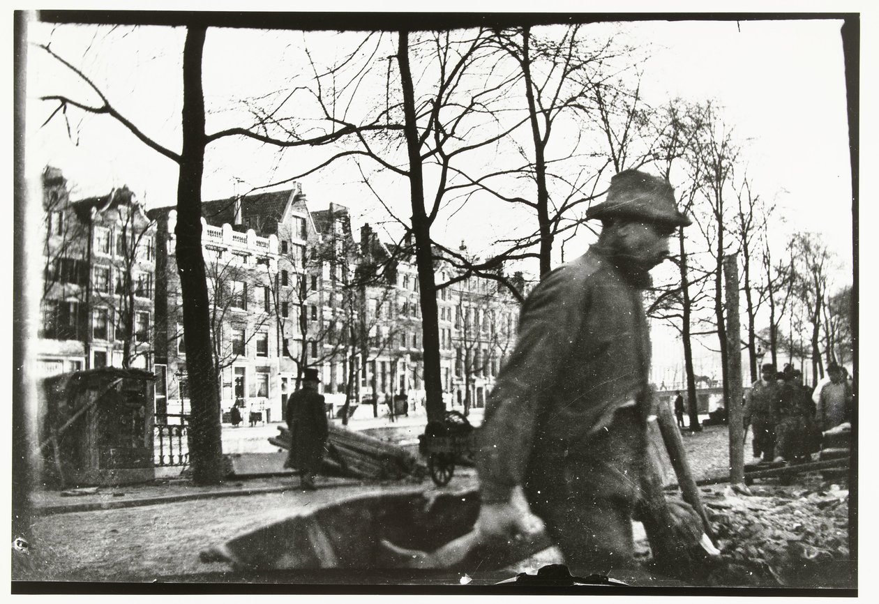 阿姆斯特丹 Raadhuisstraat 街的突破性进展 作者 乔治·亨德里克·布雷特纳