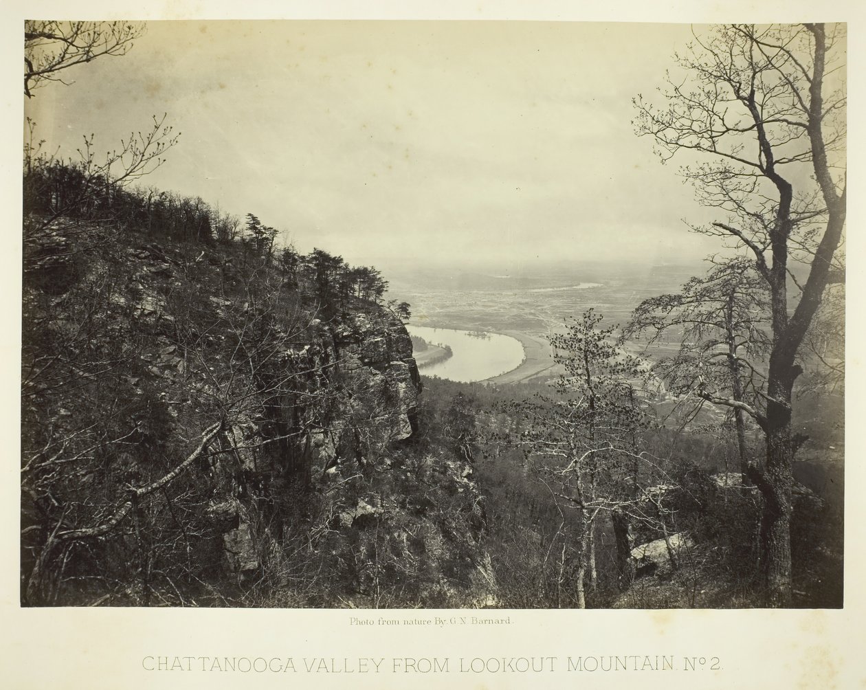 从Lookout山看查塔努加山谷，第2号，1864年66。 作者 乔治·N·巴纳德