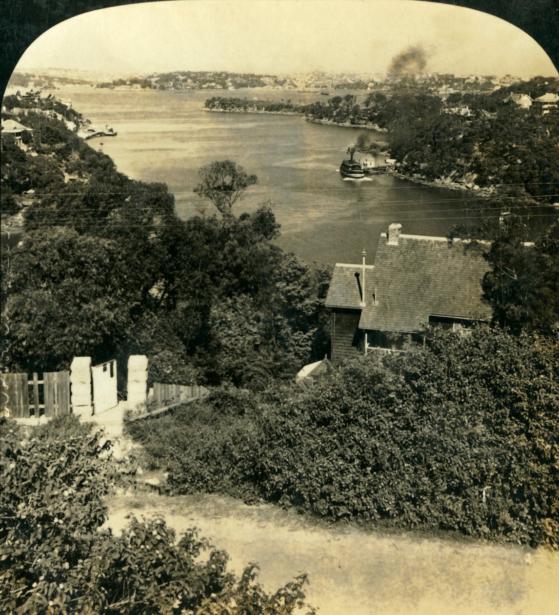 澳大利亚悉尼，莫斯曼斯湾（Mosmans Bay），建于1909年。 作者 乔治·罗斯