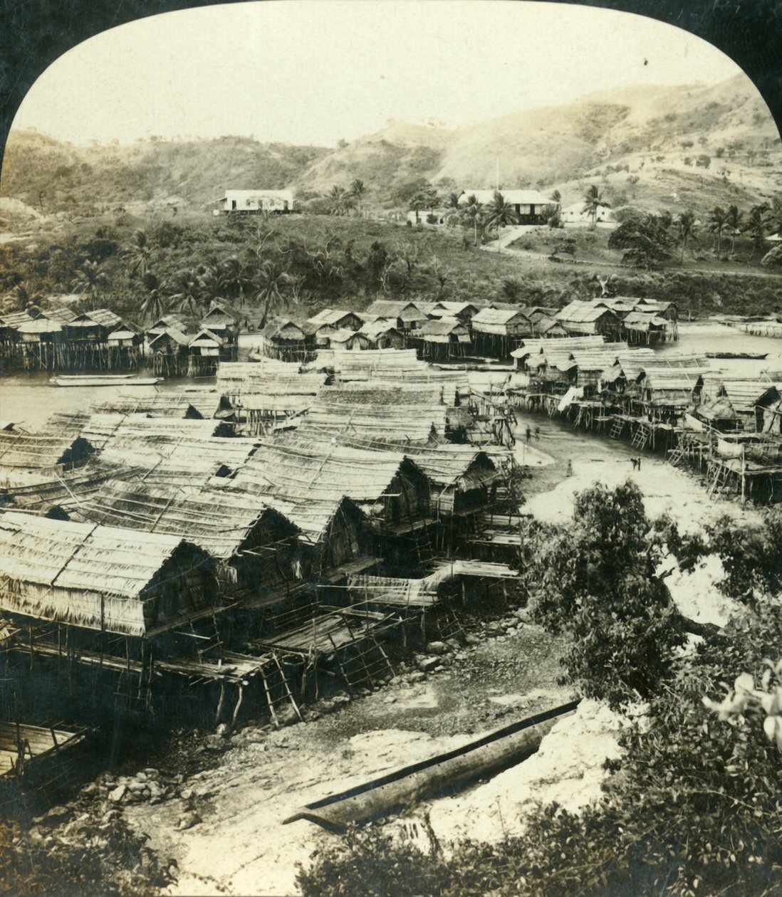 英属新几内亚Ela-Varia村，建于1909年。 作者 乔治·罗斯
