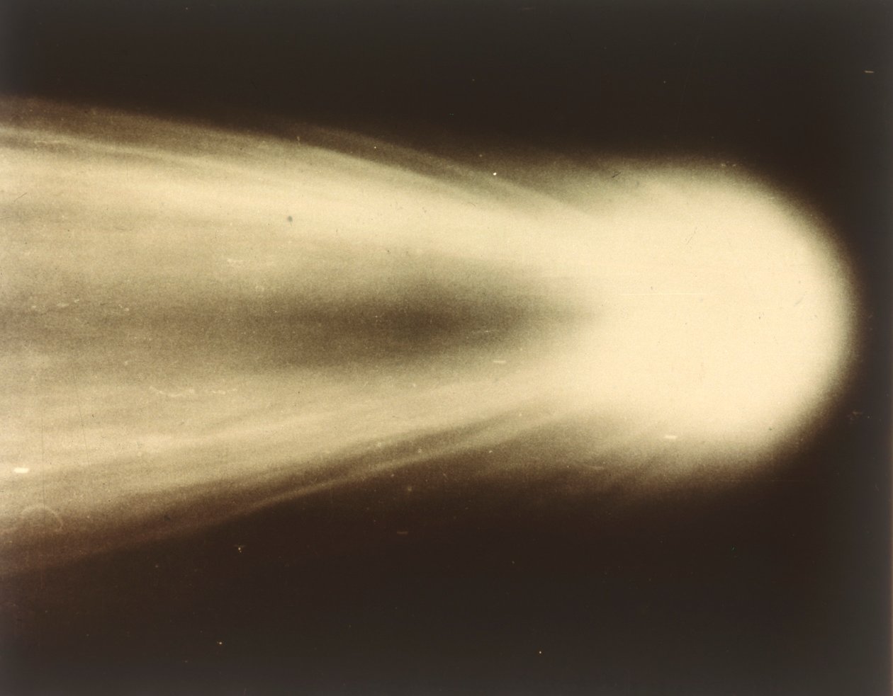 哈雷彗星，1910年5月8日。 作者 乔治·威利斯·里奇