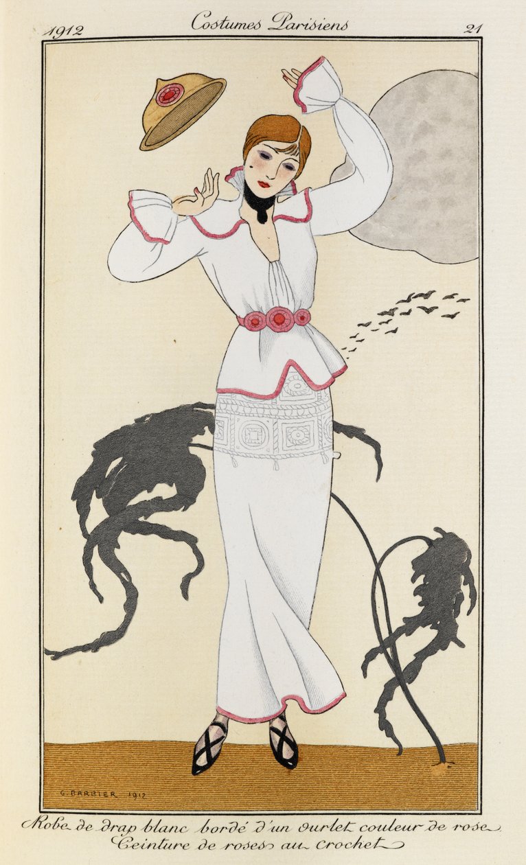 玫瑰色的白色长袍。 钩针玫瑰花图案。 巴黎人服装第 21 号。 女人穿着一件白布连衣裙，镶着玫瑰色的下摆，系着粉红色的腰带。 她还穿着黑色高跟鞋和黑色项链。 她 作者 乔治理发师