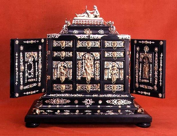 内阁，银色镀金坐骑，德国，c.1600（乌木和银镀金） 作者 德国学校