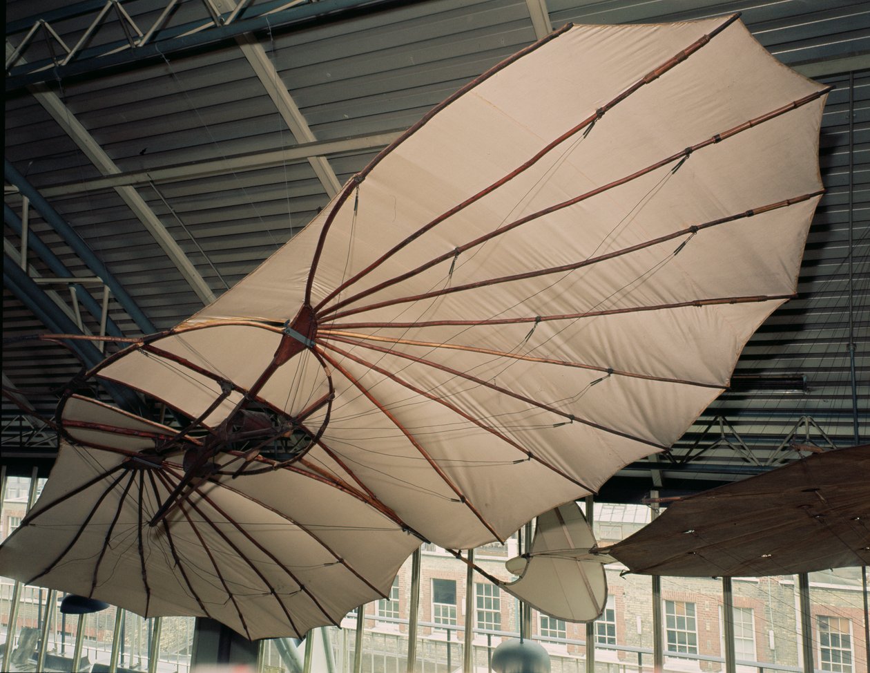 为Otto Lilienthal（1848-96）c.1891（木材和棉花）制造的滑翔机（另见260936） 作者 德国学校