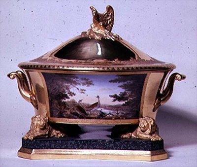 1816年至1919年柏林普鲁士晚宴上的盖碗（瓷器和镀金）（另见10534） 作者 德国学校