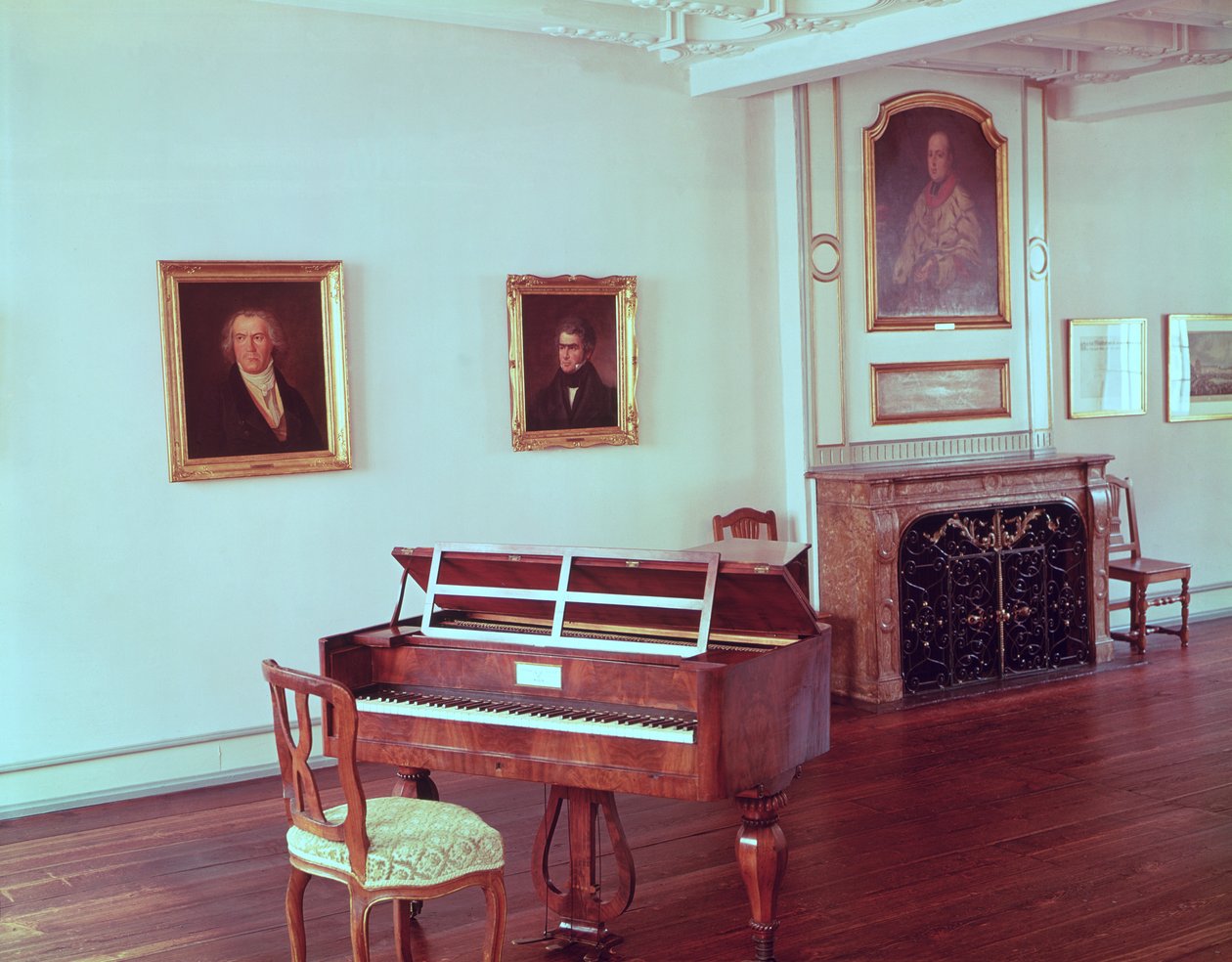 一个房间的视图属于Ludwig van Beethoven（1770-1827）的大钢琴 作者 德国学校