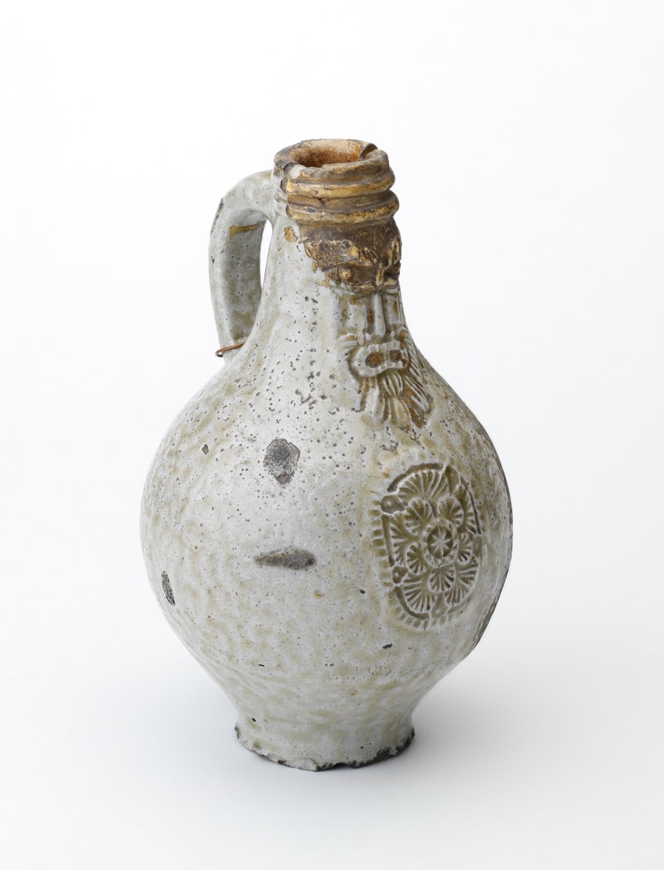 Bellarmine jug，c.1660-70（盐釉粗陶器） 作者 德国学校