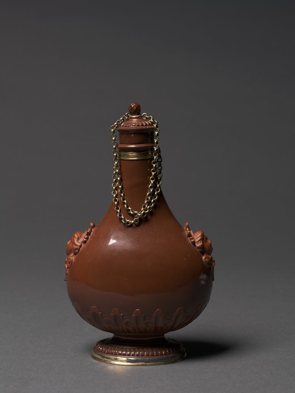 瓶子，制造商迈森瓷器厂，德国，约1715年（抛光红色石器，银色镀金装饰）。 作者 德国学校