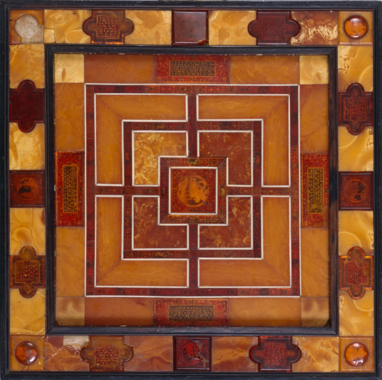 国际象棋柜，来自Koenigsberg，1611（镀金银，乌木和象牙） 作者 德国学校