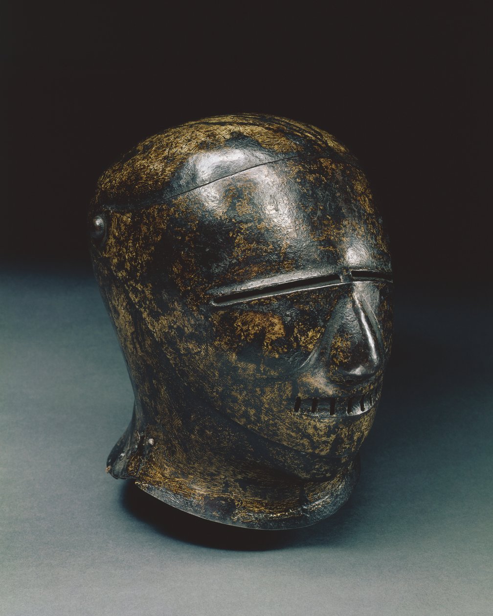带有怪异面孔的封闭式莎丽，或Schembart遮阳板，纽伦堡，约1500年（钢漆） 作者 德国学校