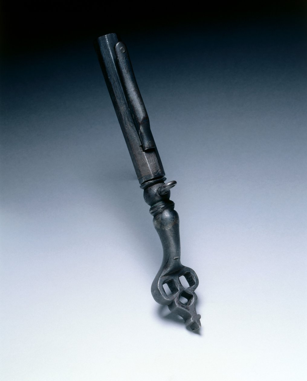 组合式轮锁扳手和火药量具，约1625-50（钢）。 作者 德国学校