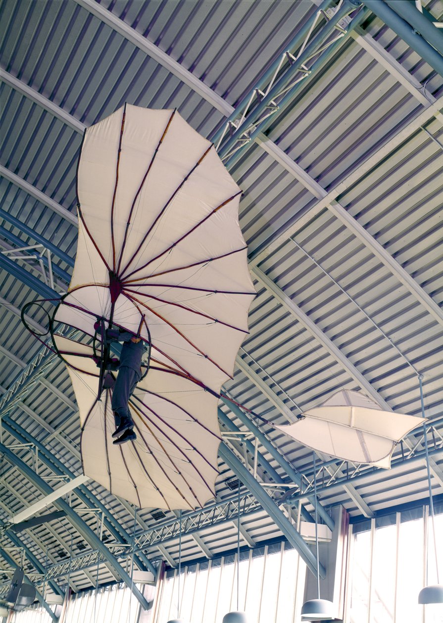 为Otto Lilienthal（1848-96）c.1891（棉花和木头）制作的滑翔机（另见56774） 作者 德国学校