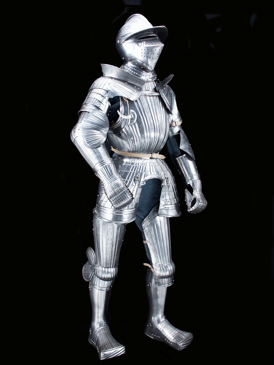 “Fico”组的“Maximilian”野战盔甲，带相关头盔，约 1525-30 年，装饰约 1805 年（蚀刻钢与现代皮革和修复体） 作者 德国学校