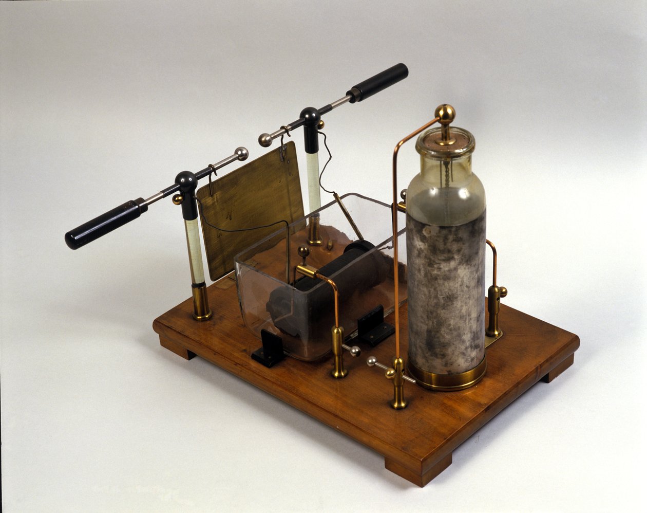 物理学：赫兹机（Heinrich Hertz 德国物理学家 作者 德国学校