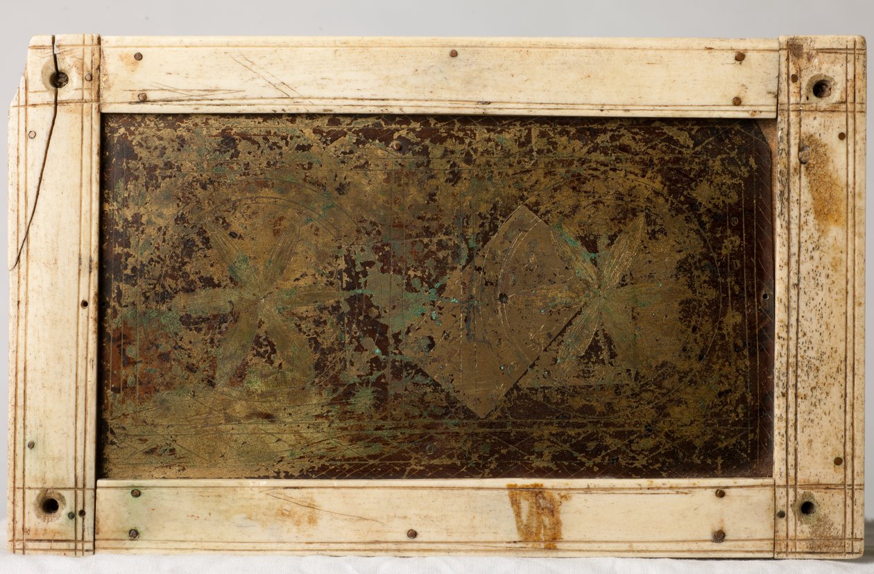 Reliquary 棺材，德国科隆，约 1150 年（木材和象牙） 作者 德国学校