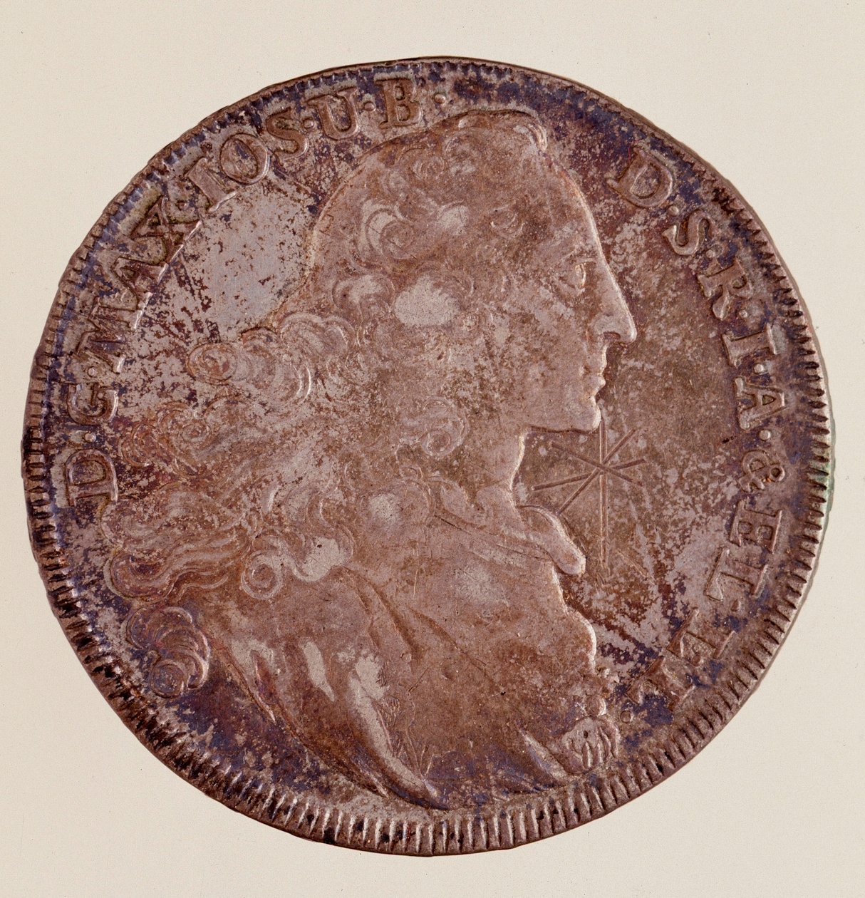 马克西米利安三世约瑟夫 (Maximilian III Joseph de Baviere) (1727-1777) 1769 Diam 的银塔勒 (taler)。 4.1 厘米那不勒斯，考古博物馆 作者 德国学校