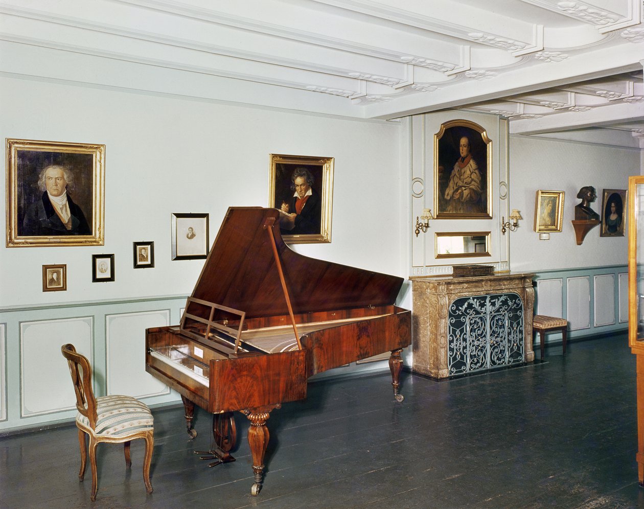 一个房间的视图属于Ludwig van Beethoven（1770-1827）的大钢琴 作者 德国学校