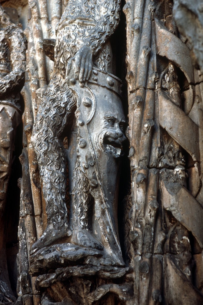 显示骑士盾Museo Nacionalde Escultura Religiosa的入口门面的细节建立了1488-96照片 作者 吉尔·德·西洛（Gil de Siloe）